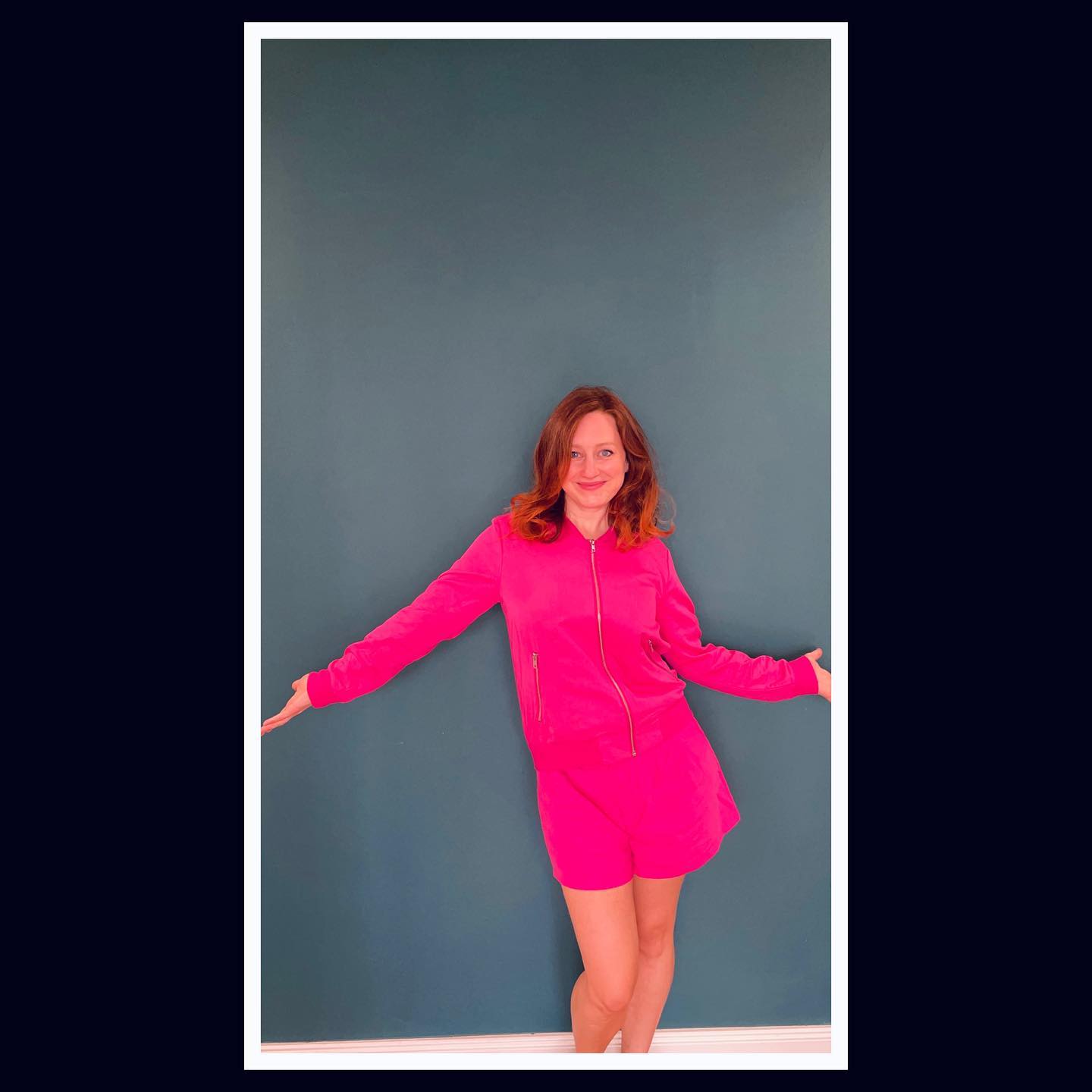 Personifiziertes Kaugummi.
My life as a chewing gum.
-
#pink #barbie #oodt #chewinggum #bubble #versuchdielauneaufzuheiternwenndienachrichtenentsetzlichsind #kaugummi