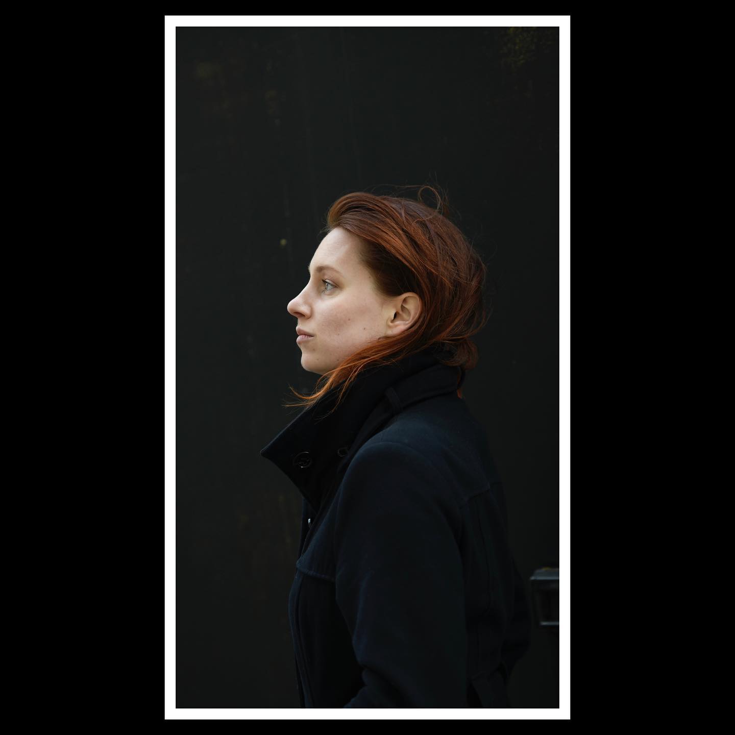 Thinking about the big questions.
How many different types of cheese do you put in a cheesetoast?
.
💄 @bi_hairandmakeup.de
📸 @jeannedegraa
#großefragen #actress #kommissargehtum #redhead #schauspielerin